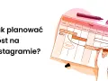 Rysunek przedstawia kalendarz z podziałem na tygodnie, na którym ręka zaznacza markerem planowane działania. To wizualizacja, jak planować post na Instagramie.