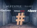 Jak zrobić hashtag na FB? Wnętrze kontenera z kartonowym symbolem # i napisami: #LIFESTYLE, #foodporn, #whysosocial, #love.