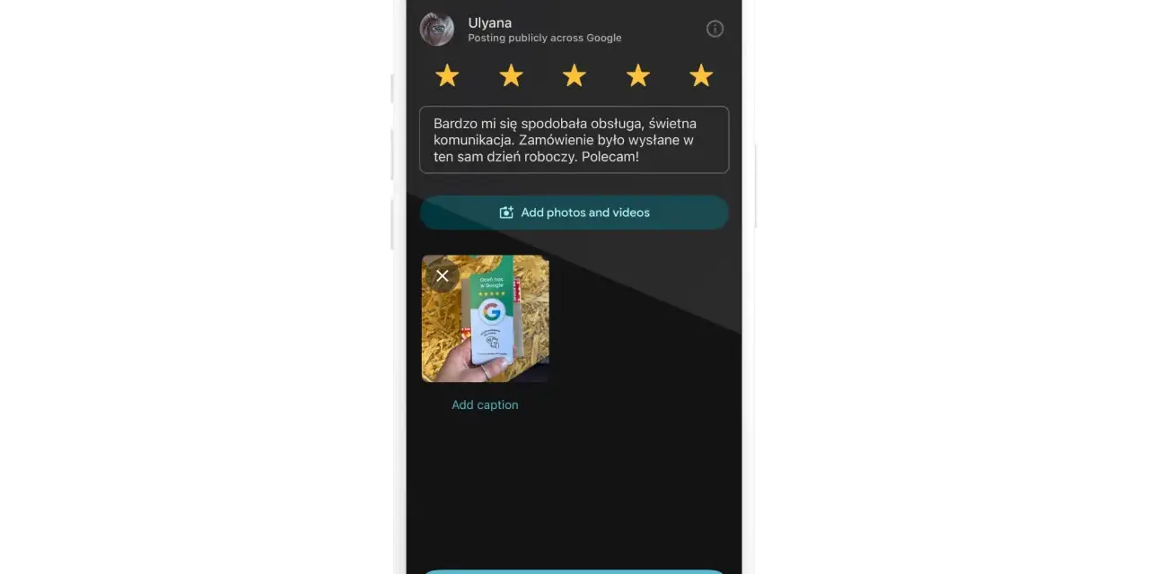 Jak dodać opinię w Google? Widok telefonu z dodaną recenzją, zdjęciem i przyciskiem "Post".