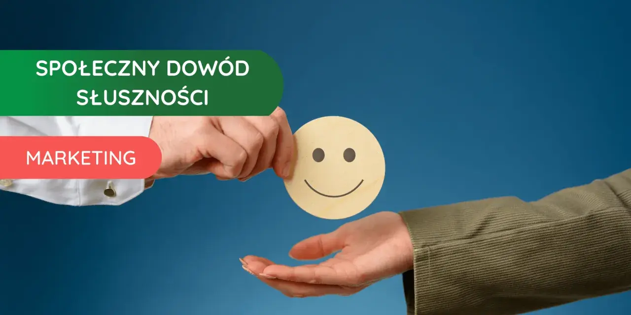 Marketing opiera się na społecznym dowodzie słuszności. Dłoń podaje uśmiechniętą buźkę, symbolizując pozytywne opinie.