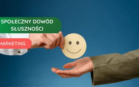 Marketing opiera się na społecznym dowodzie słuszności. Dłoń podaje uśmiechniętą buźkę, symbolizując pozytywne opinie.