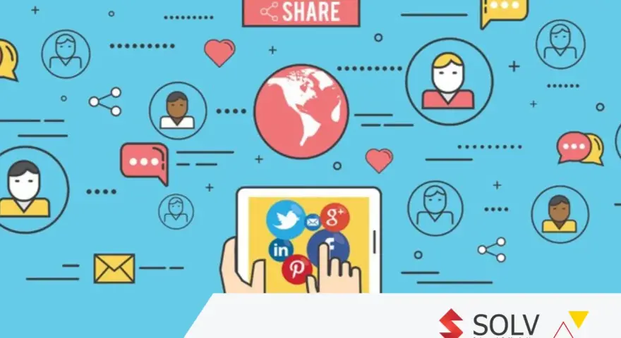 Ilustracja pokazuje, jak prowadzić social media: ikony użytkowników, serca, chmurki dialogowe, globus i tablet z logotypami platform społecznościowych.