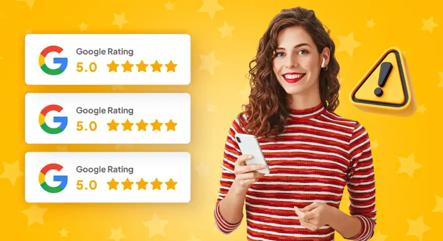 Kobieta z telefonem cieszy się z pozytywnej opinii Google. Trzy karty pokazują ocenę 5.0 gwiazdek.