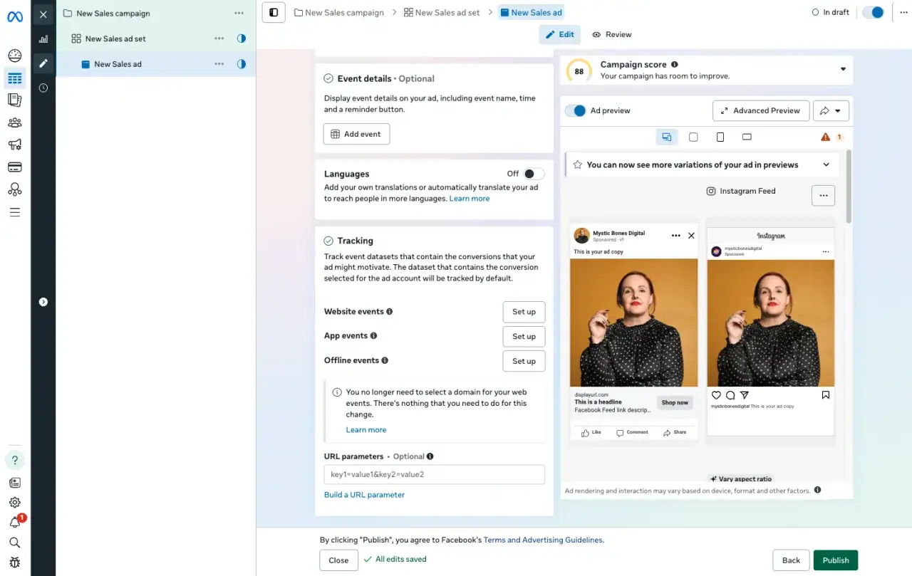 Podgląd reklamy na Facebooku i Instagramie. Widoczny jest dark post z kobietą w czarnej bluzce na żółtym tle.